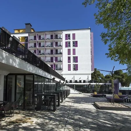 Adriatic Hotel 3*
